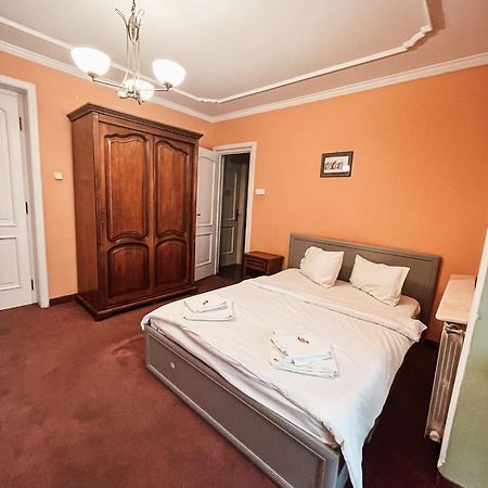 Pensiunea Curtea Bavareza Targu Mures Exterior foto