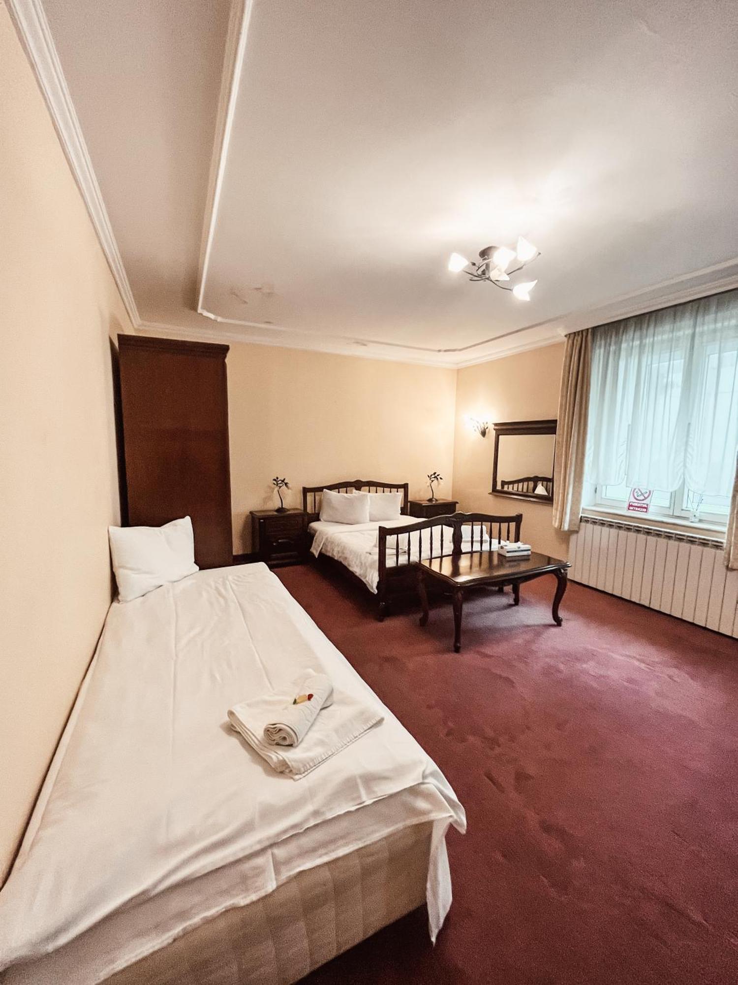 Pensiunea Curtea Bavareza Targu Mures Exterior foto