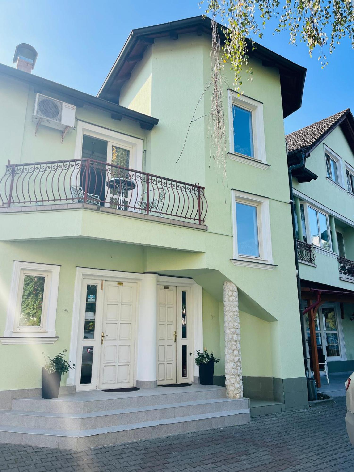 Pensiunea Curtea Bavareza Targu Mures Exterior foto