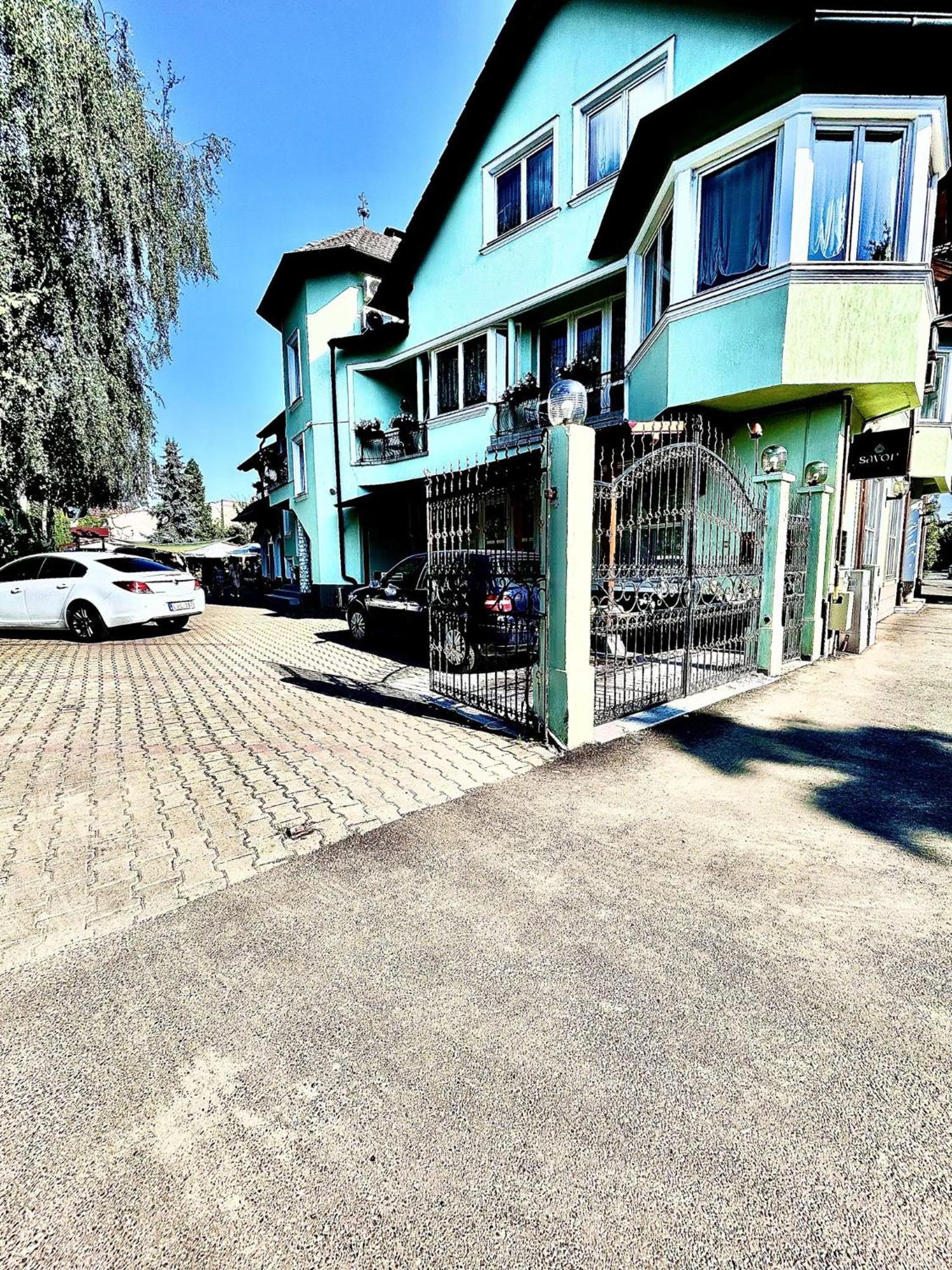 Pensiunea Curtea Bavareza Targu Mures Exterior foto
